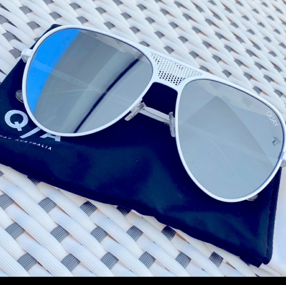 Quay × Kylie Oversized Sunnies in White - Picture 1 of 2